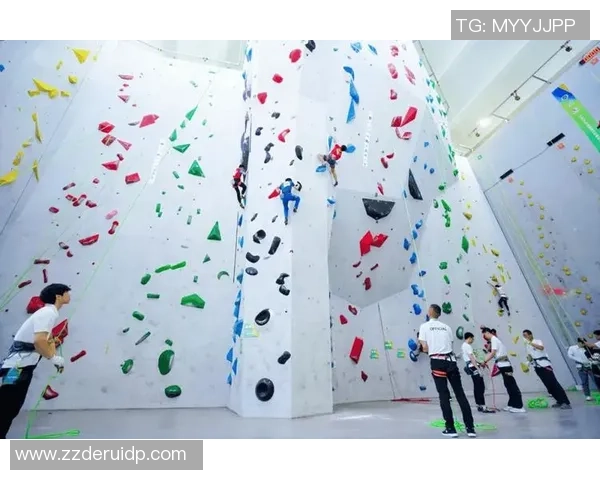 攀岩深度探索南京攀岩队的训练与战术揭秘